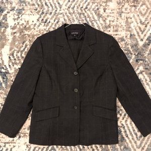 Kasper women’s pant suit